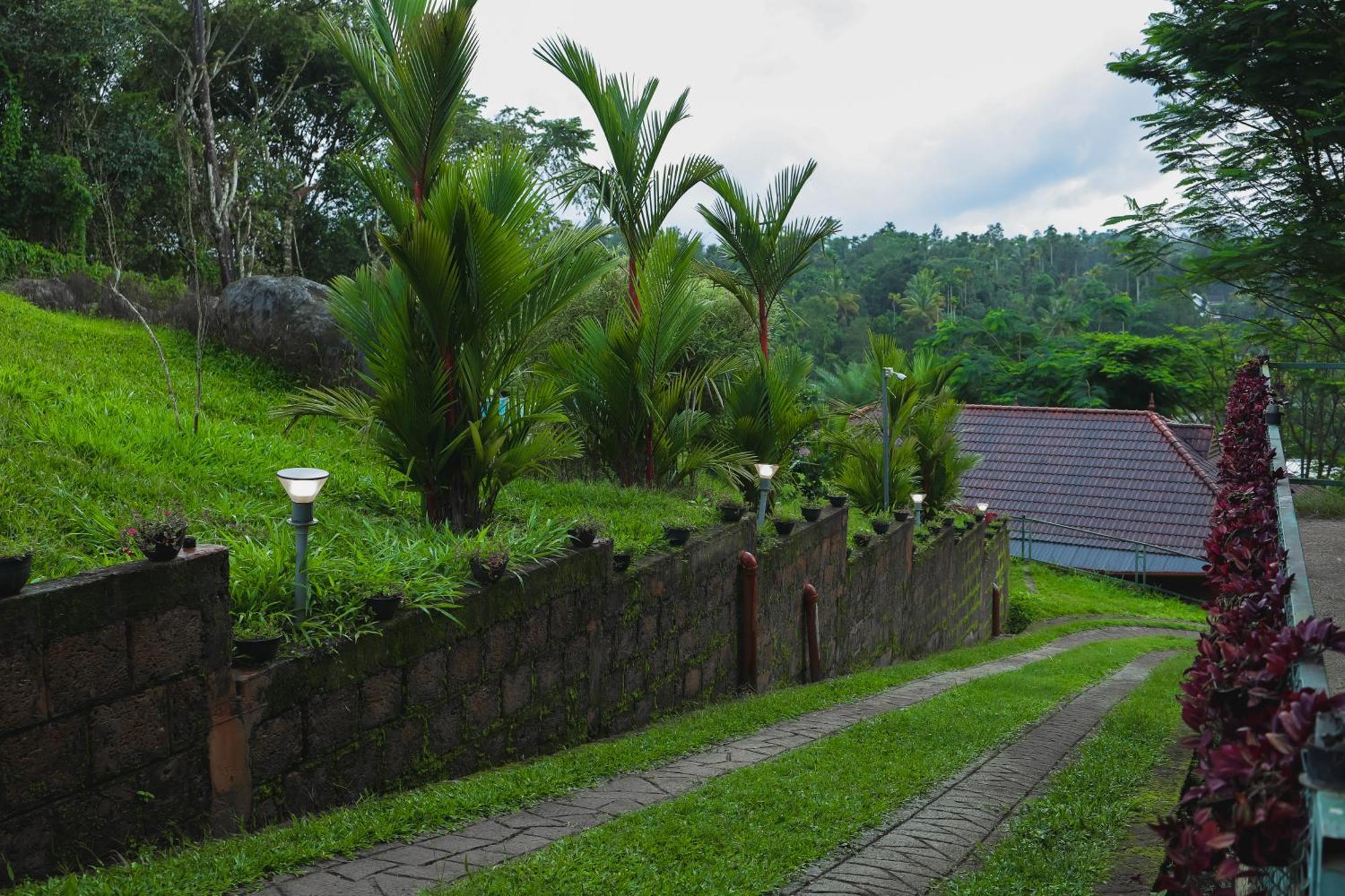 Green Ample Resorts Vaduvanchal Exterior photo